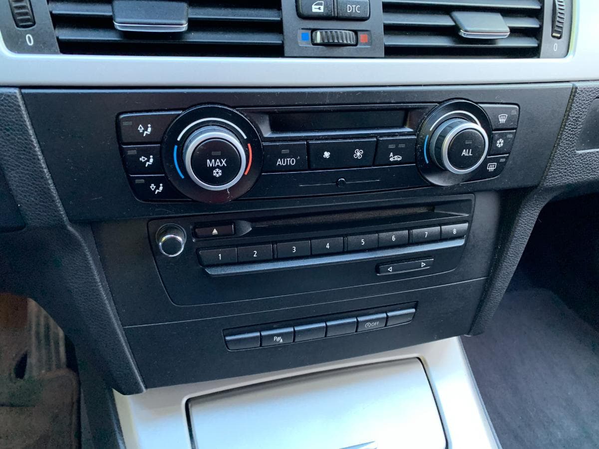 BMW 320D Touring · Ano 2010 — imagem 35