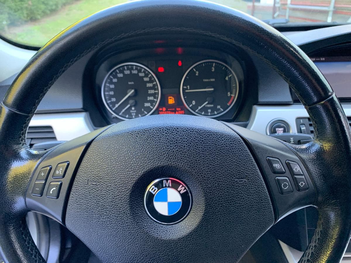BMW 320D Touring · Ano 2010 — imagem 36