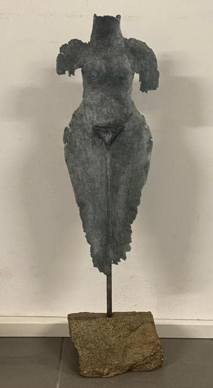 Menina bronze - Moreira das Neves