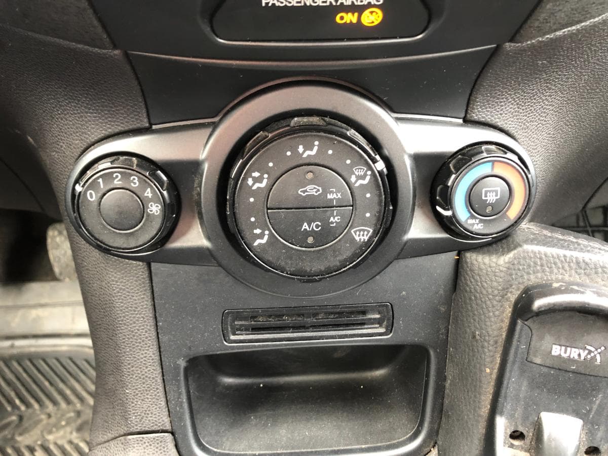Ford Fiesta 1.5 · Ano 2014 — image 28