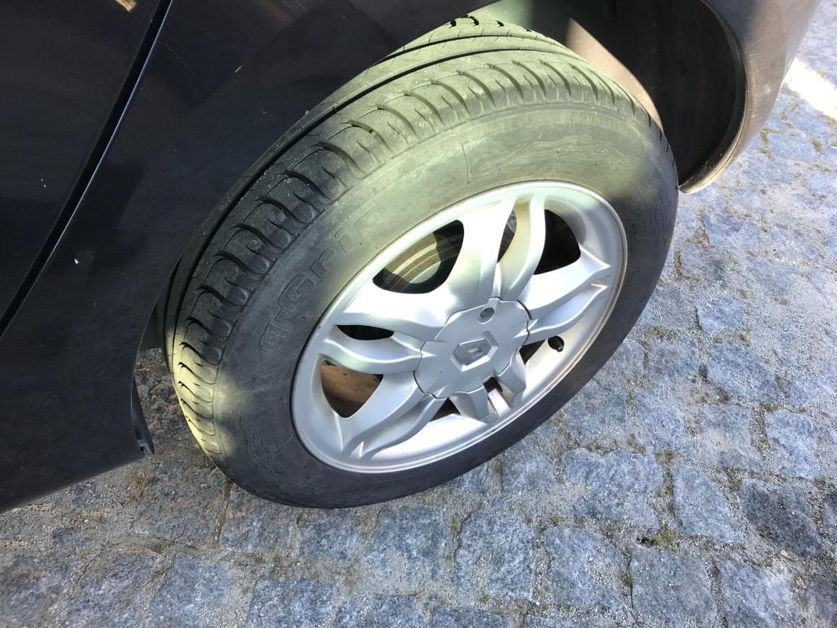 Renault Clio 1.2 · Ano 2008 — imagem 14