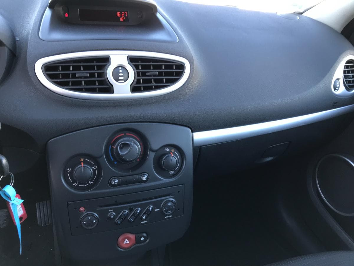 Renault Clio 1.2 · Ano 2008 — imagem 19