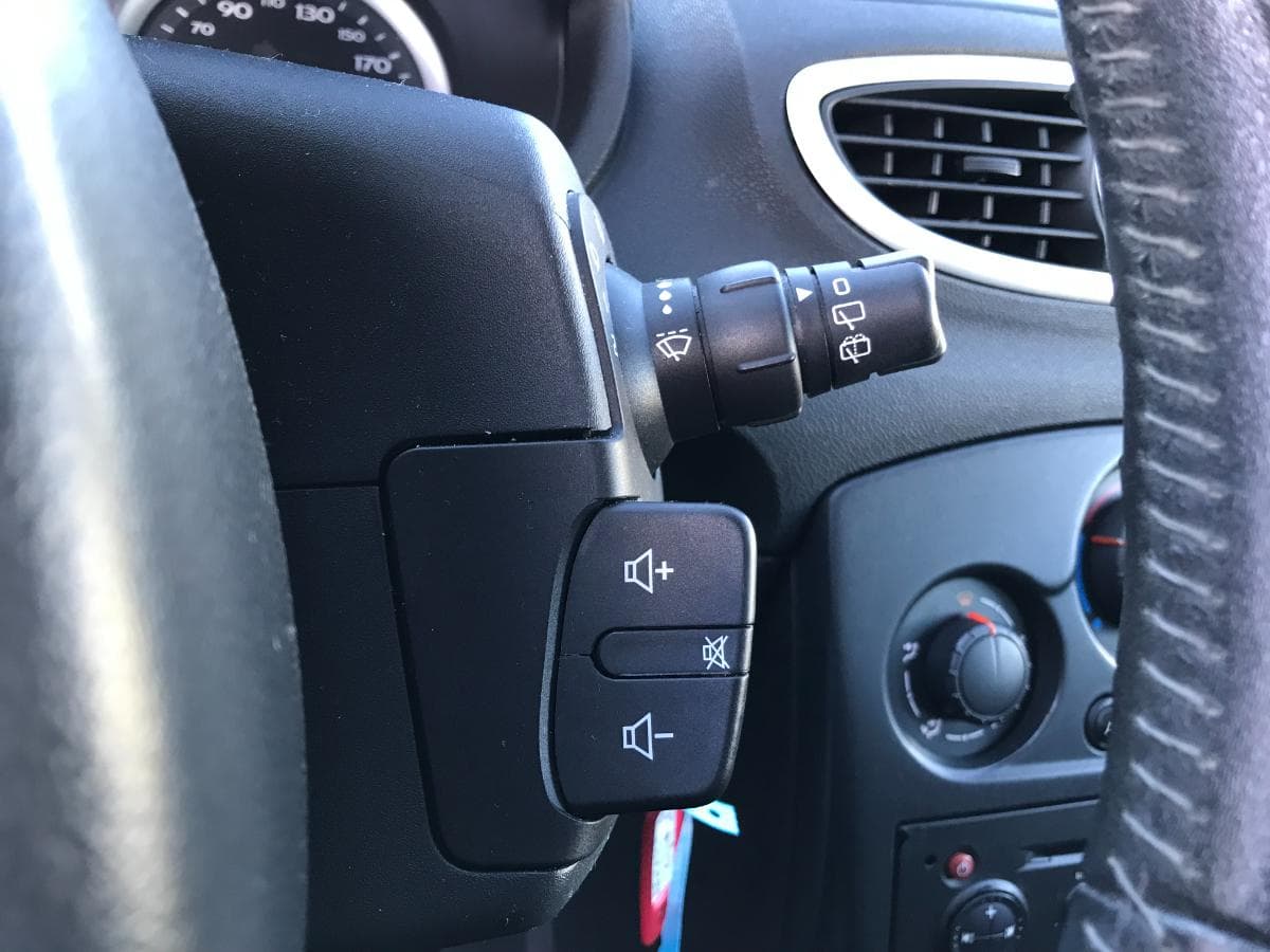 Renault Clio 1.2 · Ano 2008 — imagem 22