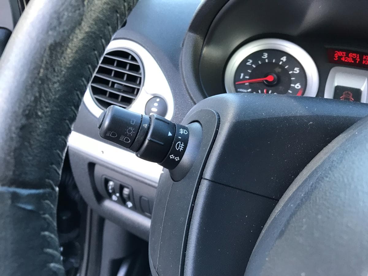 Renault Clio 1.2 · Ano 2008 — imagem 23