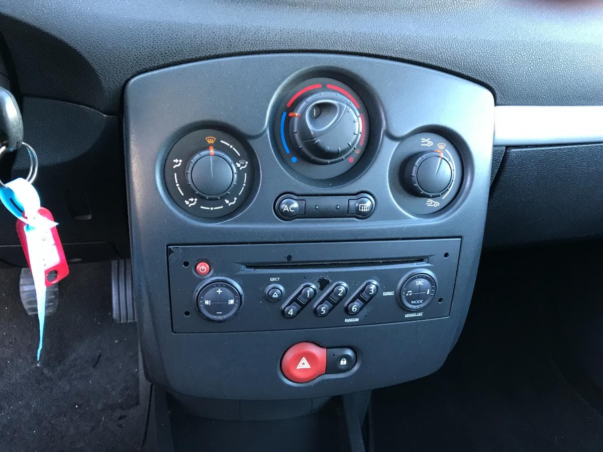 Renault Clio 1.2 · Ano 2008 — imagem 24