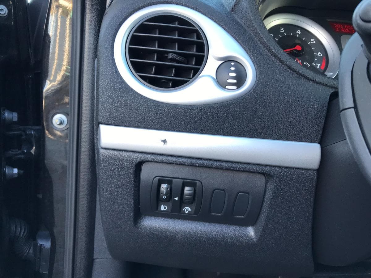 Renault Clio 1.2 · Ano 2008 — imagem 27