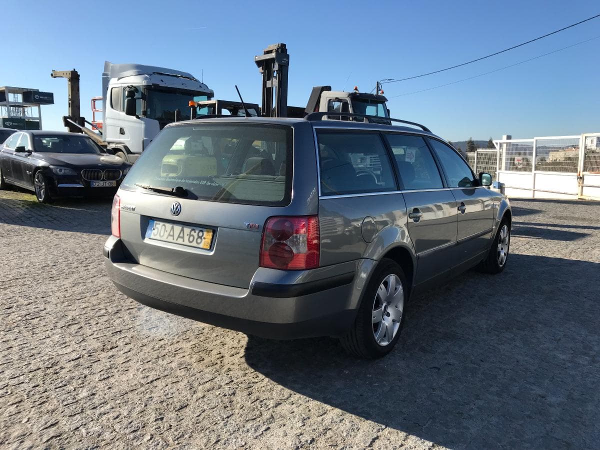 Volkswagen Passat 1.9 TDI · Ano 2001 — imagem 4
