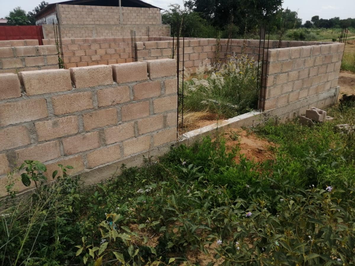 Casa T2 inacabada em terreno de 351m2  · — image 6
