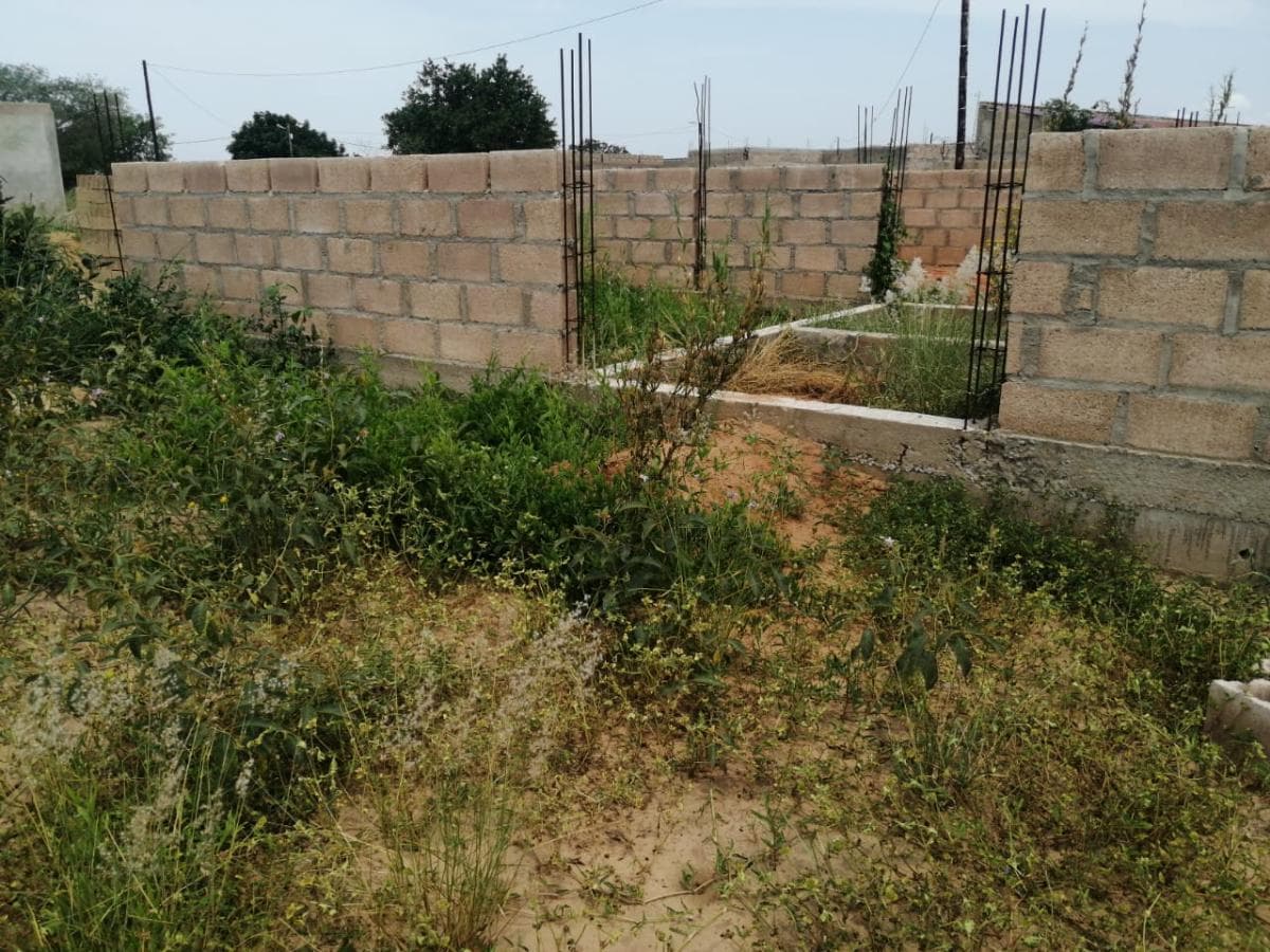 Casa T2 inacabada em terreno de 351m2  · — image 9