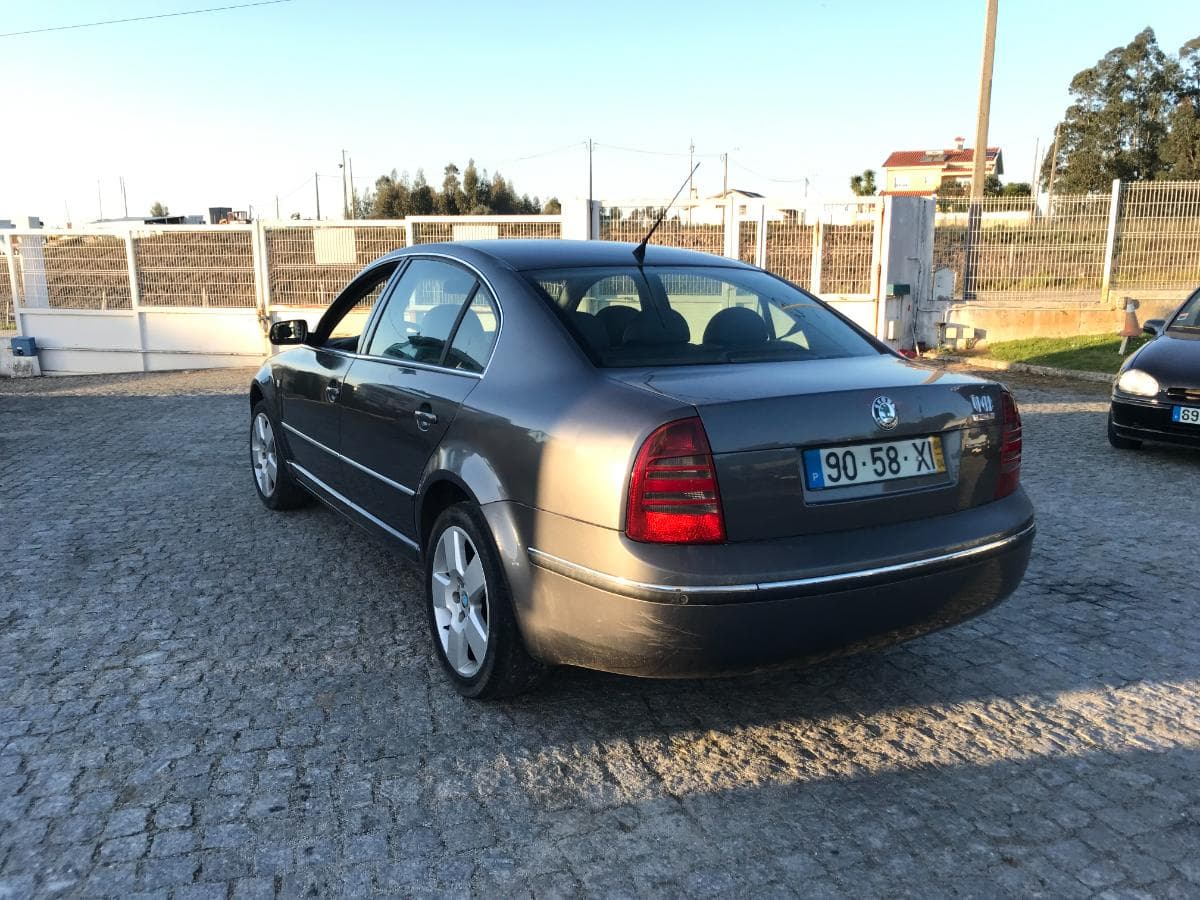 Skoda SuperB 1.9 TDI · Ano 2004 — imagem 4