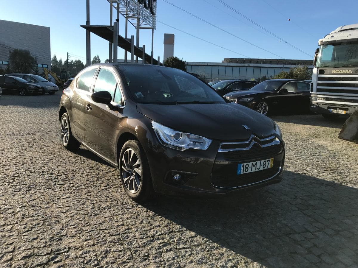 Citroën DS4 E-HDI · Ano 2011 — imagen 1