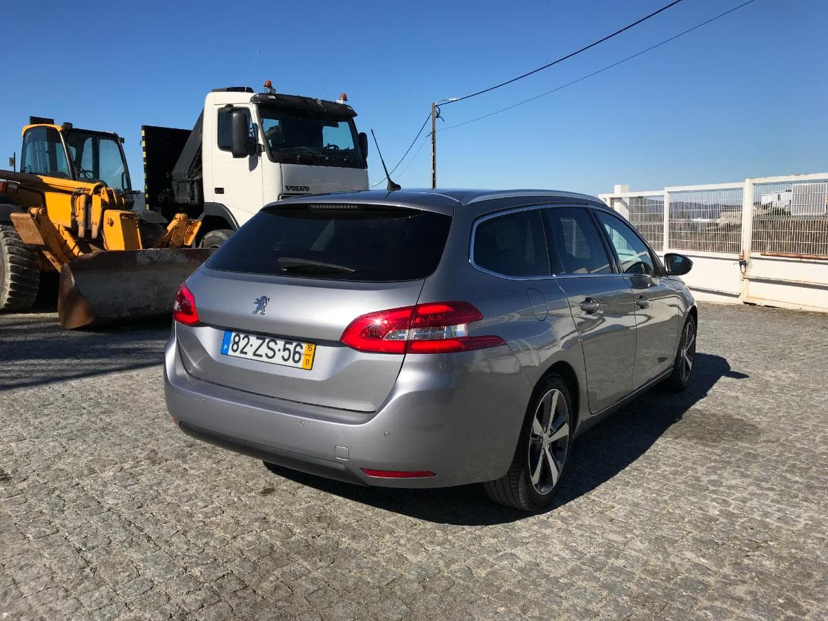 Peugeot 308 SW 1.6 BlueHDI · Ano 2015 — imagen 5