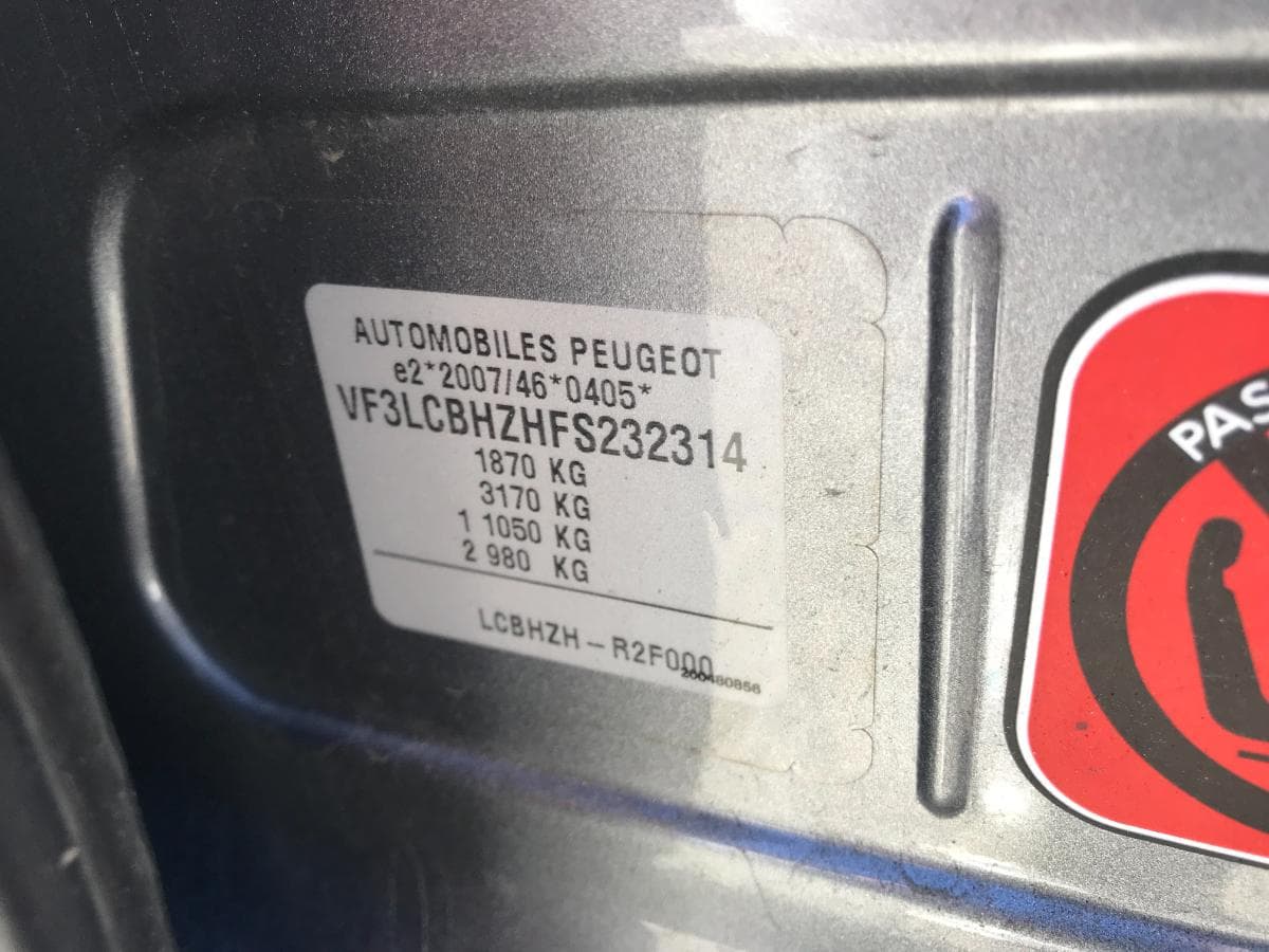 Peugeot 308 SW 1.6 BlueHDI · Ano 2015 — imagen 13