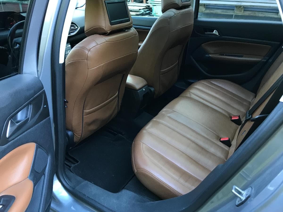 Peugeot 308 SW 1.6 BlueHDI · Ano 2015 — imagen 21