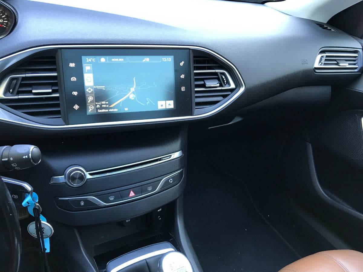 Peugeot 308 SW 1.6 BlueHDI · Ano 2015 — imagen 24