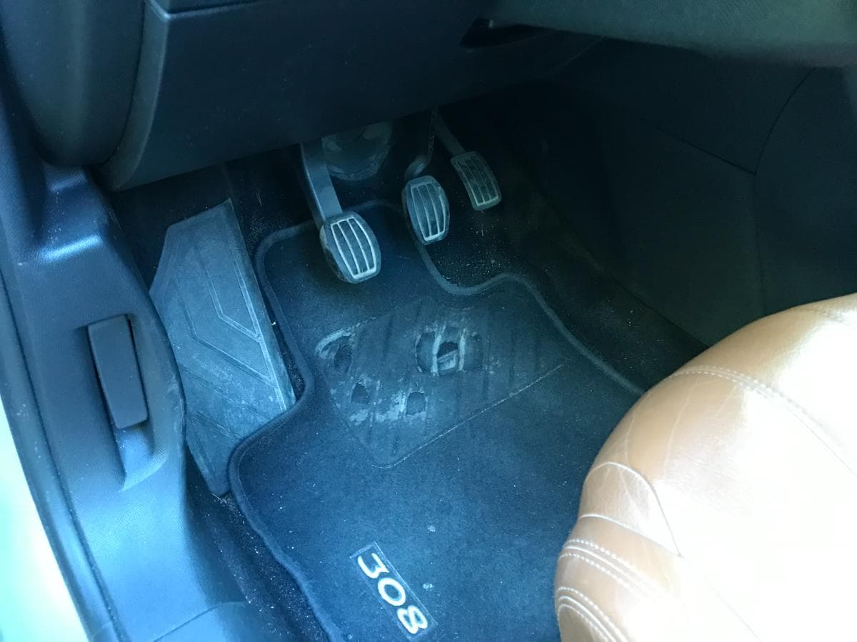 Peugeot 308 SW 1.6 BlueHDI · Ano 2015 — imagen 25