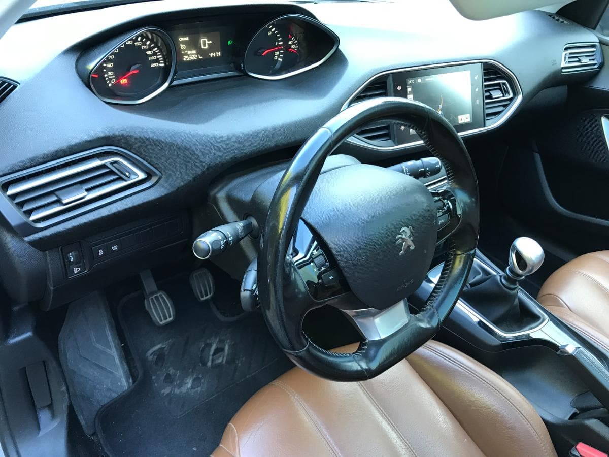 Peugeot 308 SW 1.6 BlueHDI · Ano 2015 — imagen 27