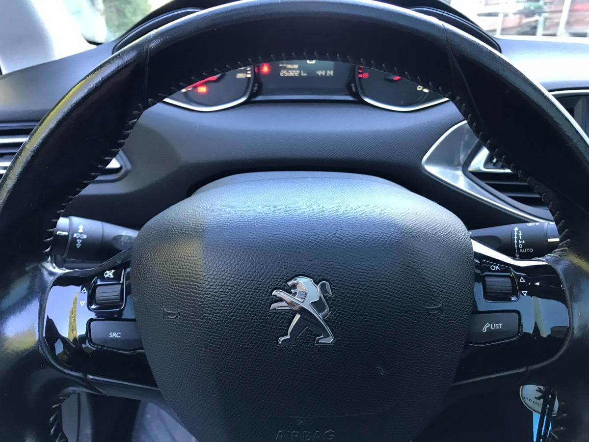 Peugeot 308 SW 1.6 BlueHDI · Ano 2015 — imagen 28