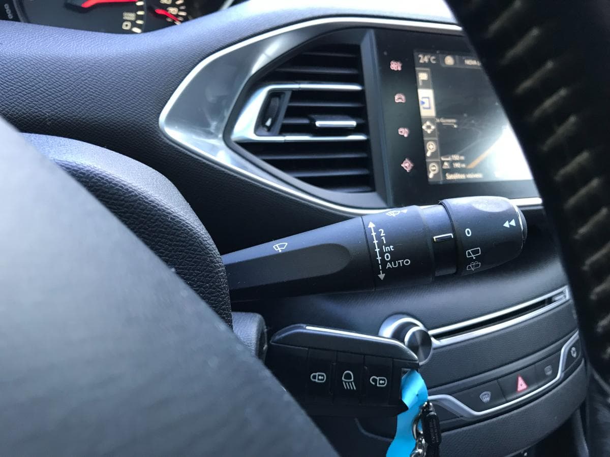 Peugeot 308 SW 1.6 BlueHDI · Ano 2015 — imagen 31
