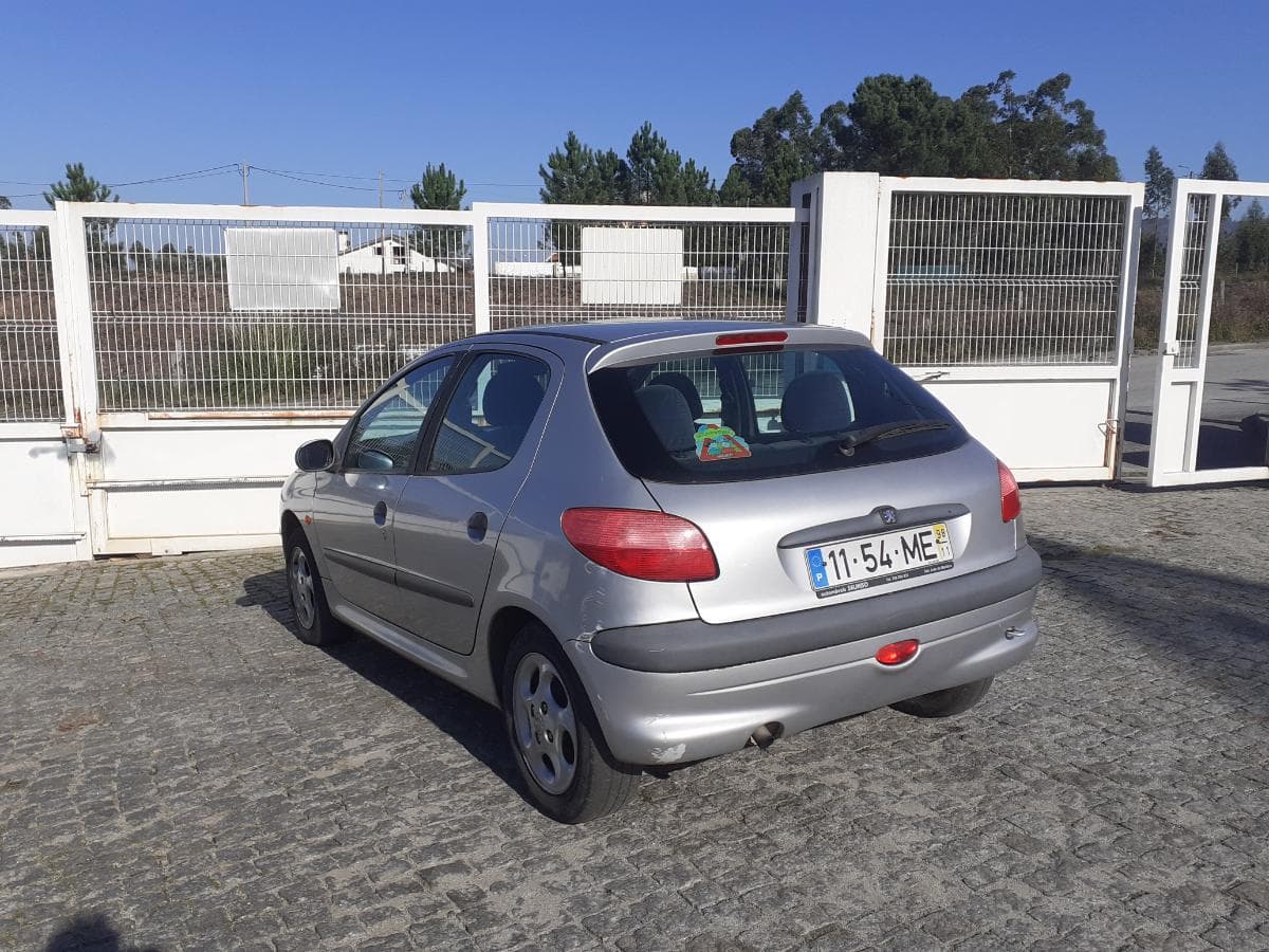 Peugeot 206 1.1 · Ano 1998 — imagem 4