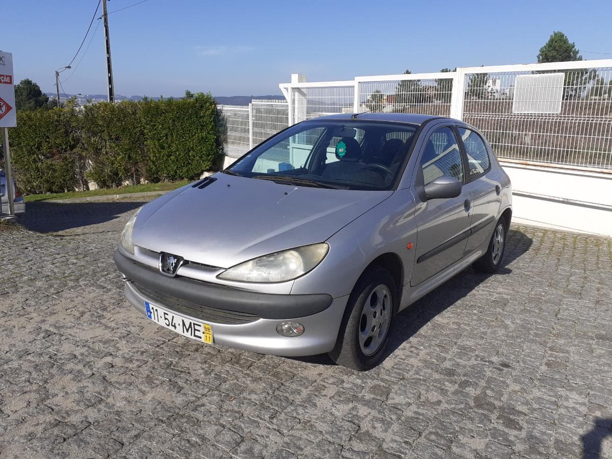 Peugeot 206 1.1 · Ano 1998 — imagem 2
