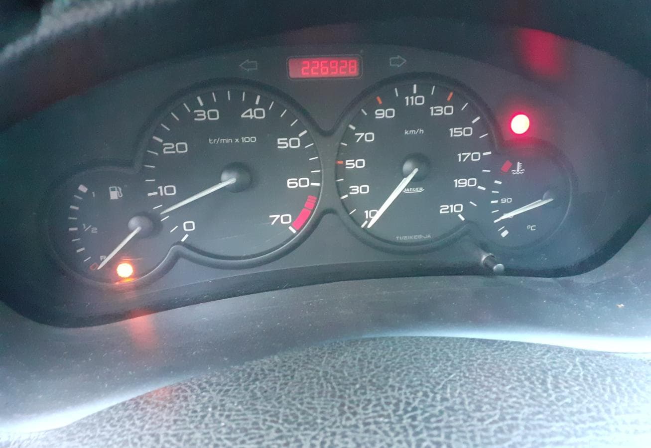 Peugeot 206 1.1 · Ano 1998 — imagem 15