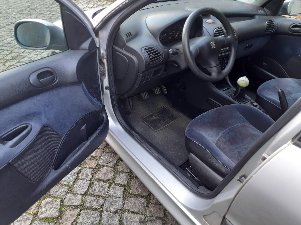 Peugeot 206 1.1 · Ano 1998 — imagem 13
