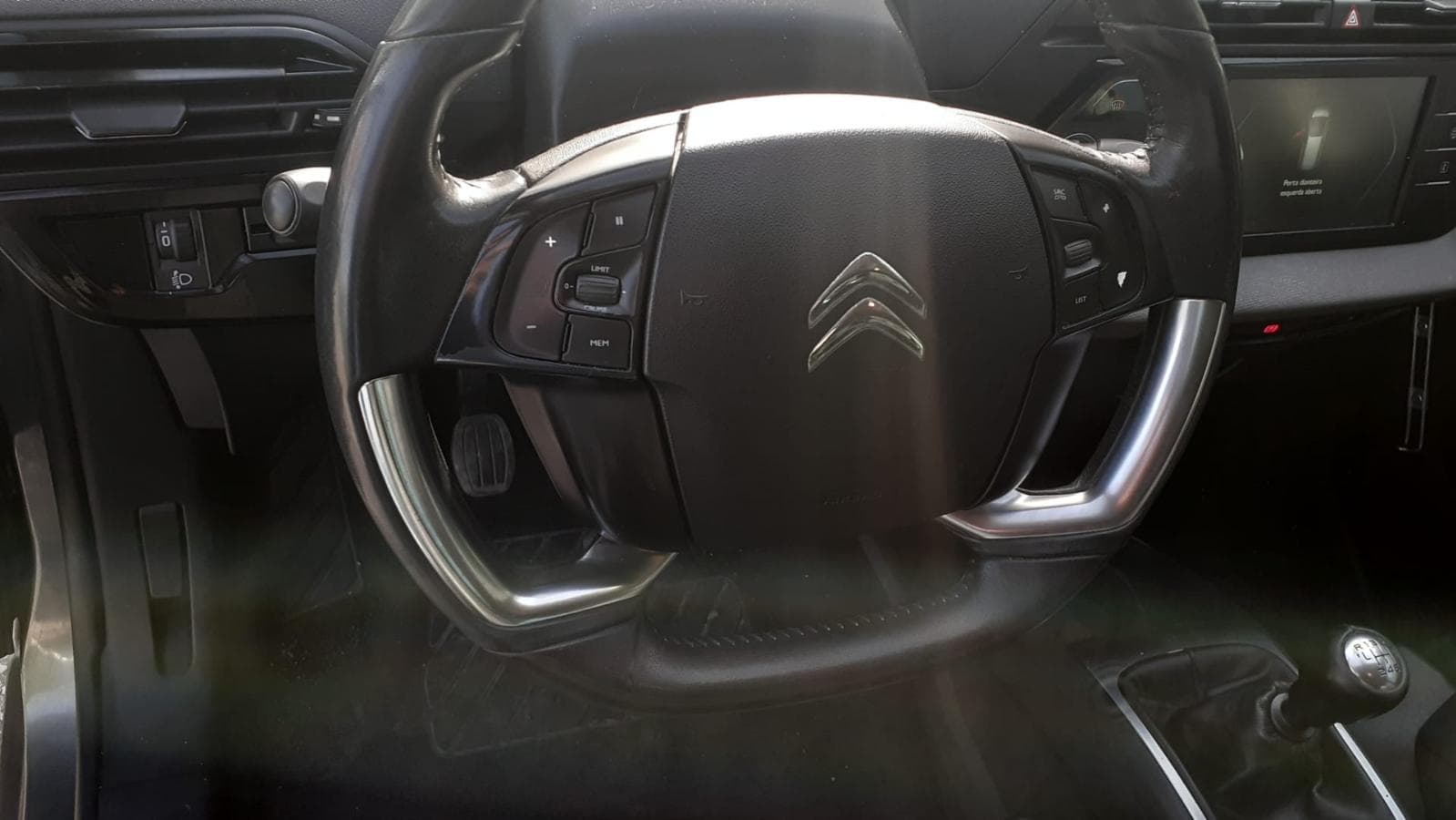 Citroën C4 Grand Picasso 1.6 Hdi · Ano 2014 — imagem 13