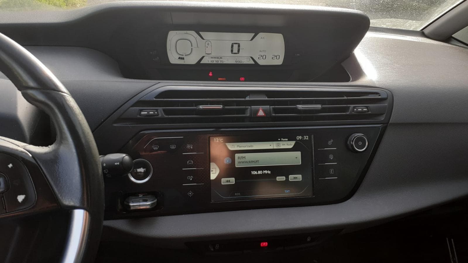 Citroën C4 Grand Picasso 1.6 Hdi · Ano 2014 — imagem 19