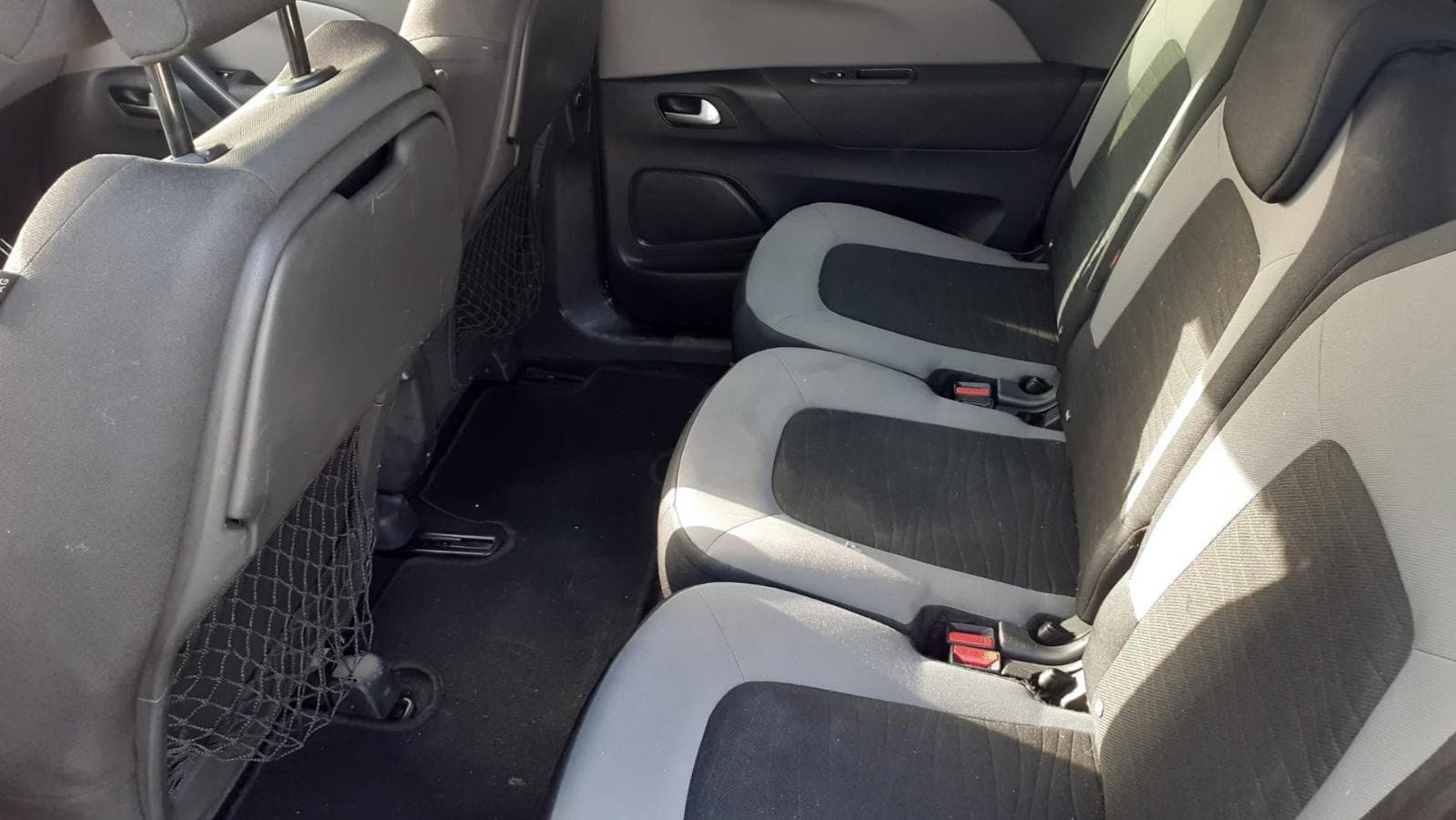Citroën C4 Grand Picasso 1.6 Hdi · Ano 2014 — imagem 21