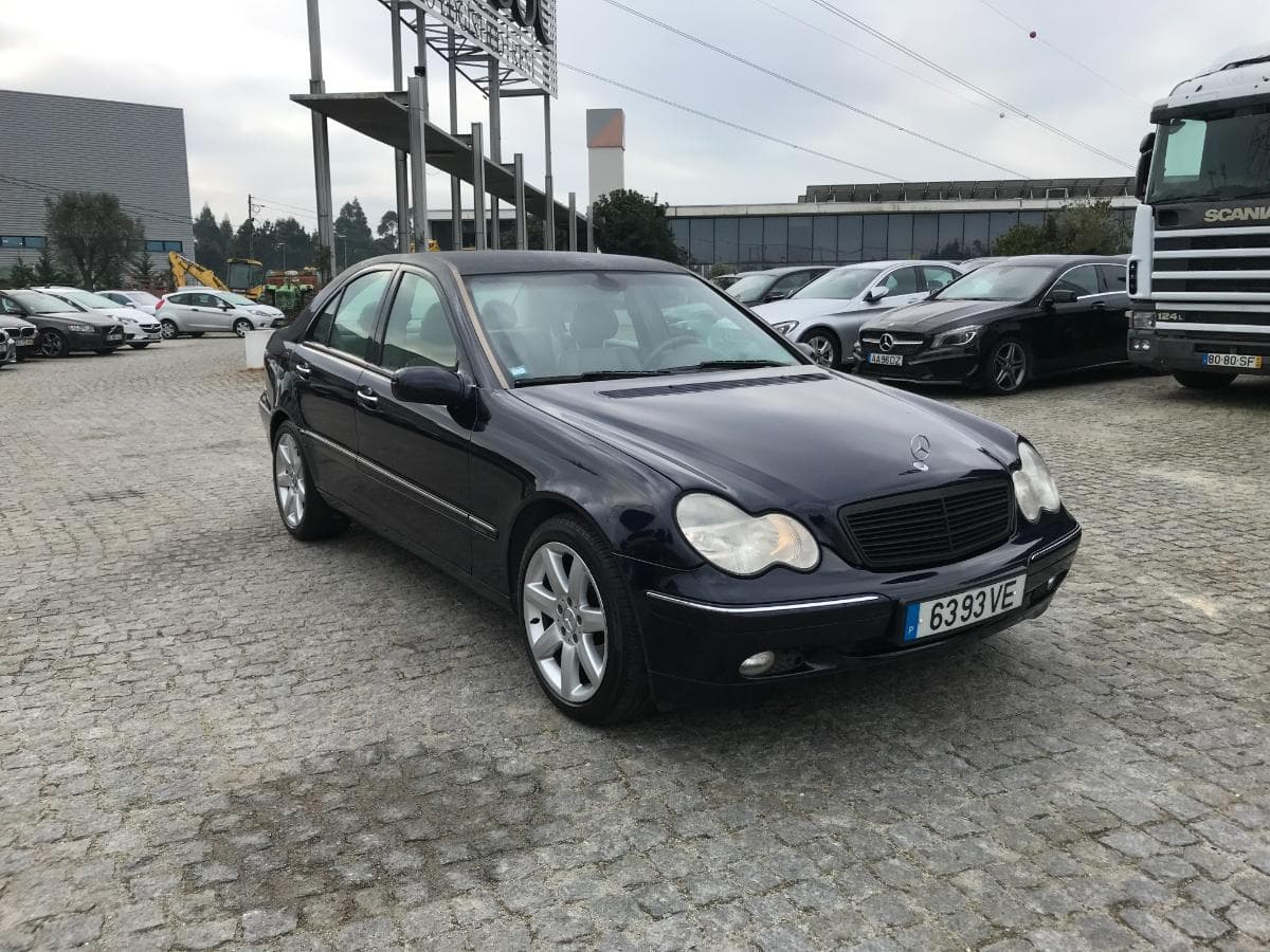 Mercedes-Benz C220 CDI · Ano 2003 — imagem 1