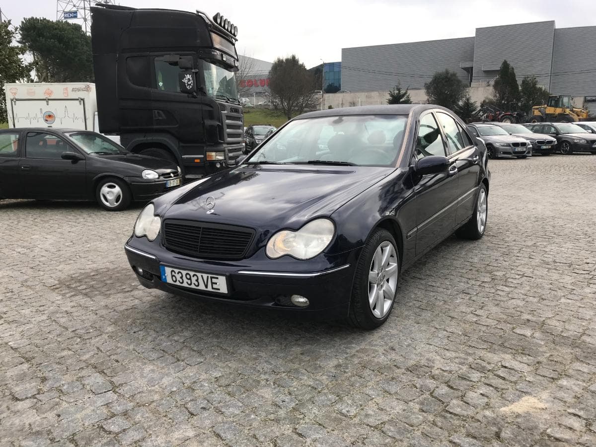 Mercedes-Benz C220 CDI · Ano 2003 — imagem 3