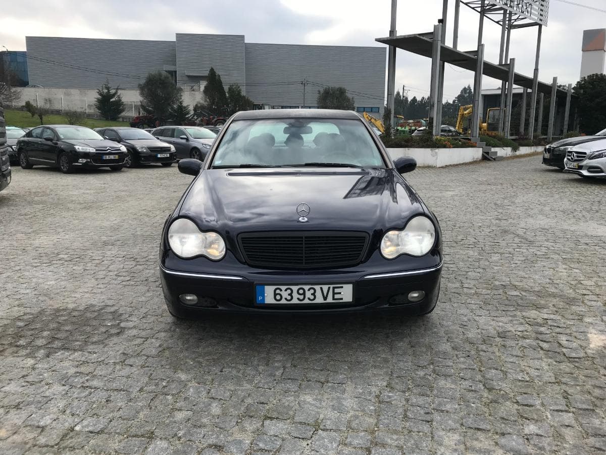 Mercedes-Benz C220 CDI · Ano 2003 — imagem 2