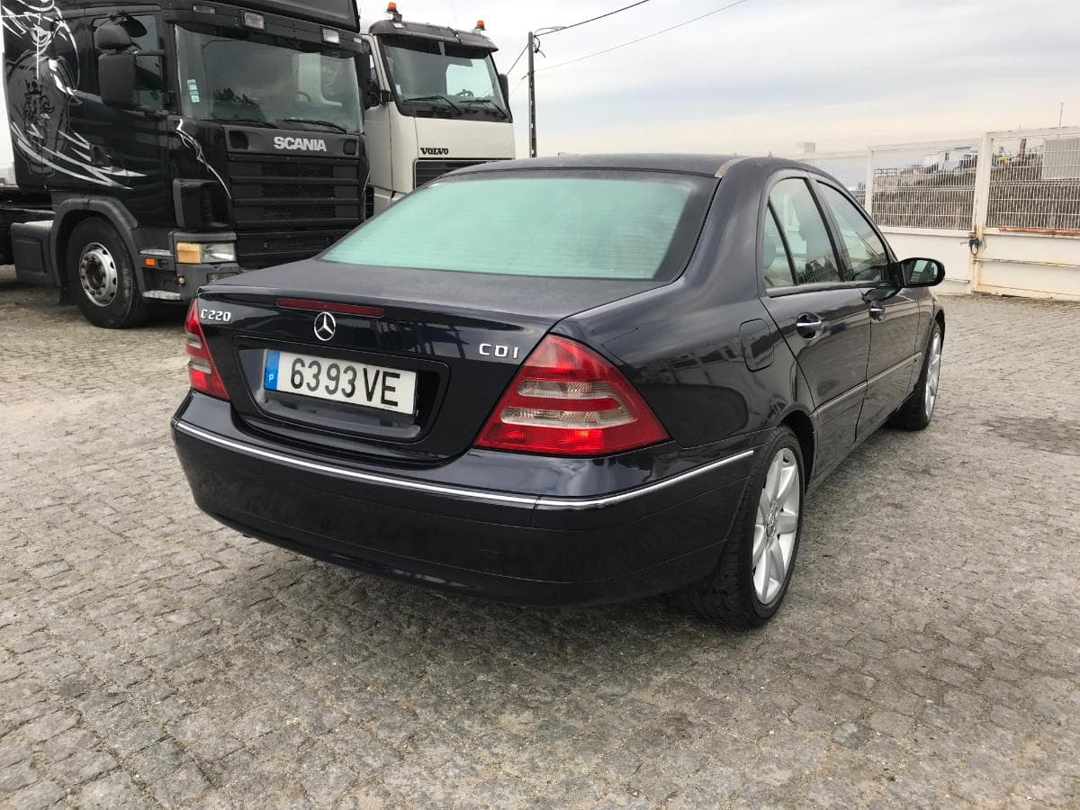 Mercedes-Benz C220 CDI · Ano 2003 — imagem 4