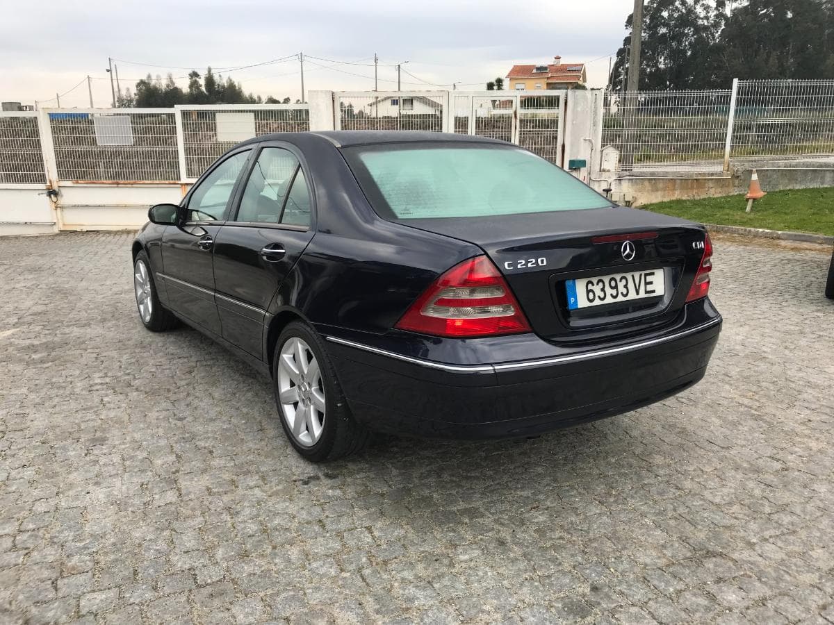 Mercedes-Benz C220 CDI · Ano 2003 — imagem 6