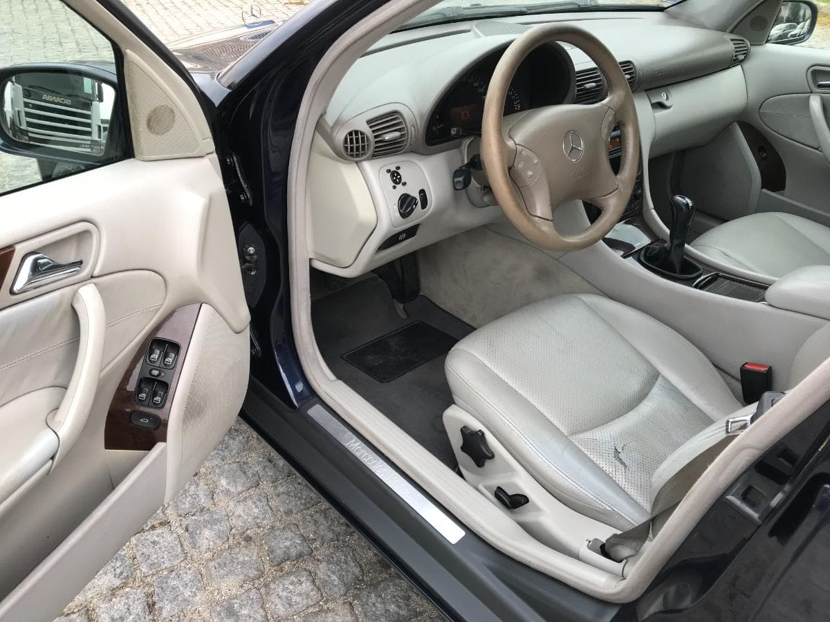 Mercedes-Benz C220 CDI · Ano 2003 — imagem 14