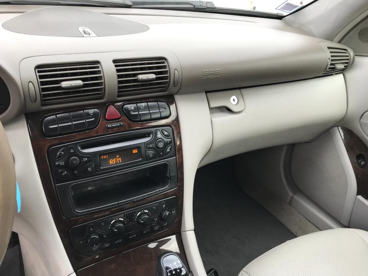 Mercedes-Benz C220 CDI · Ano 2003 — imagem 18