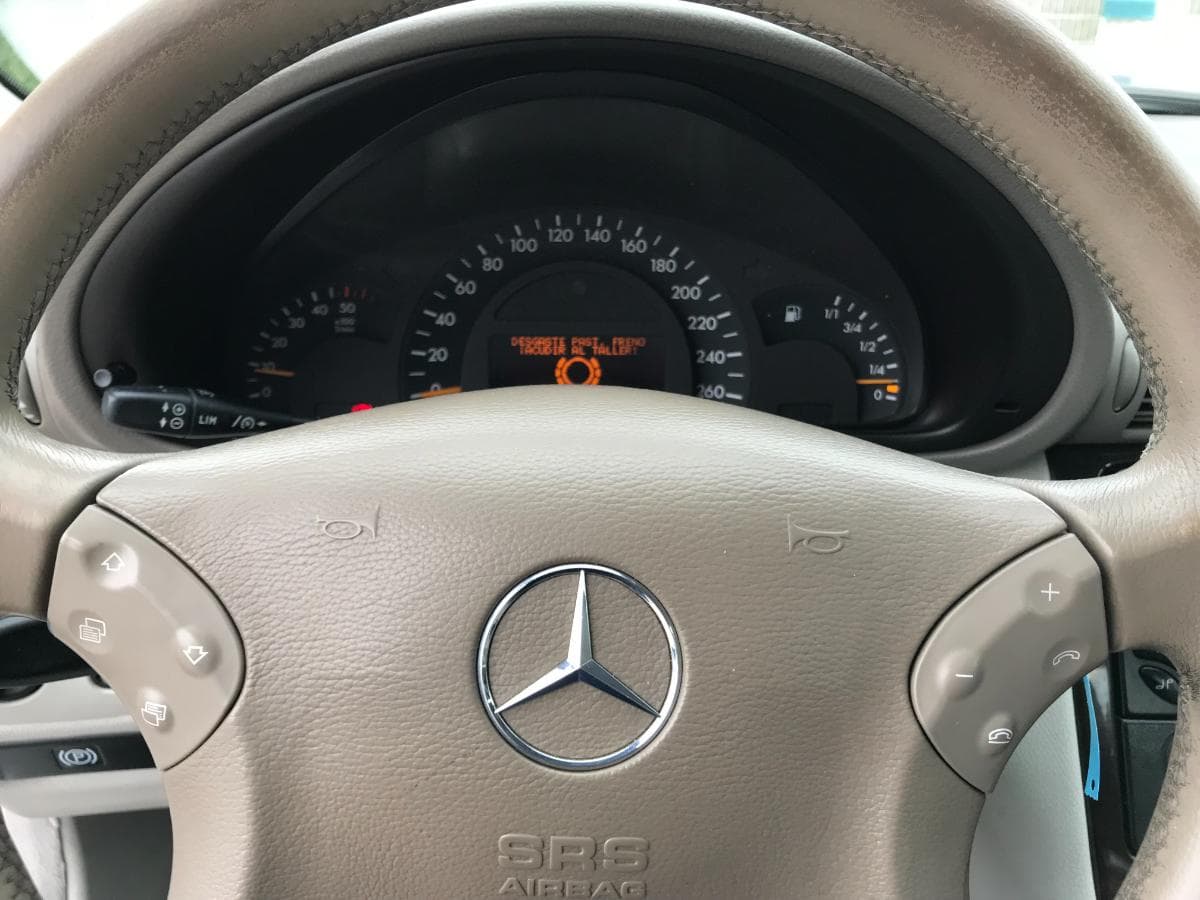 Mercedes-Benz C220 CDI · Ano 2003 — imagem 22