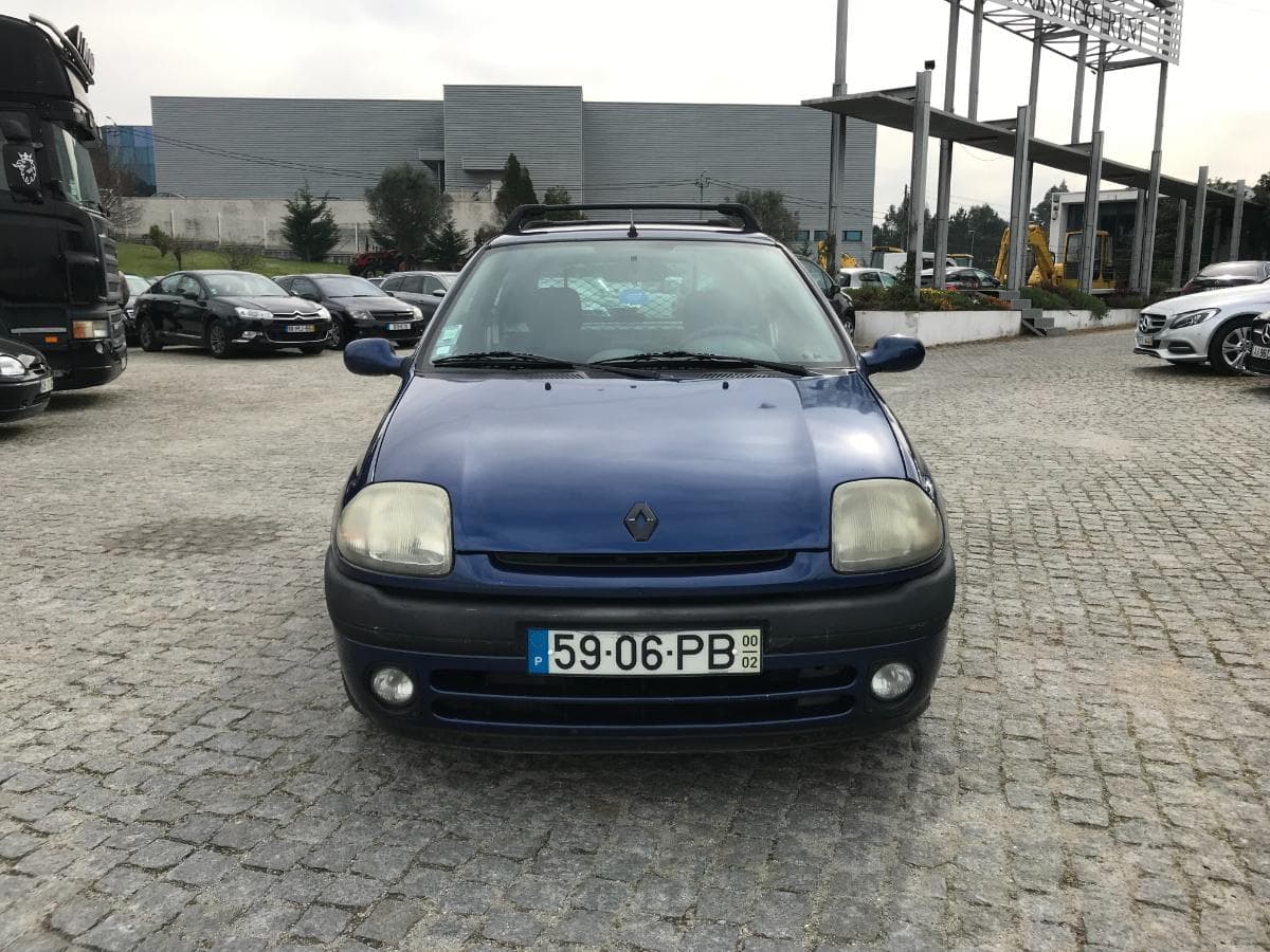 Renault Clio · Ano 2000 — imagen 2