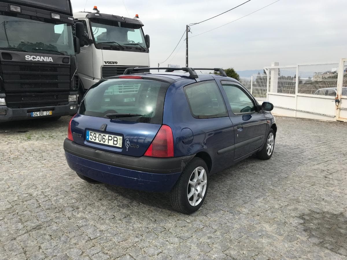 Renault Clio · Ano 2000 — imagen 6