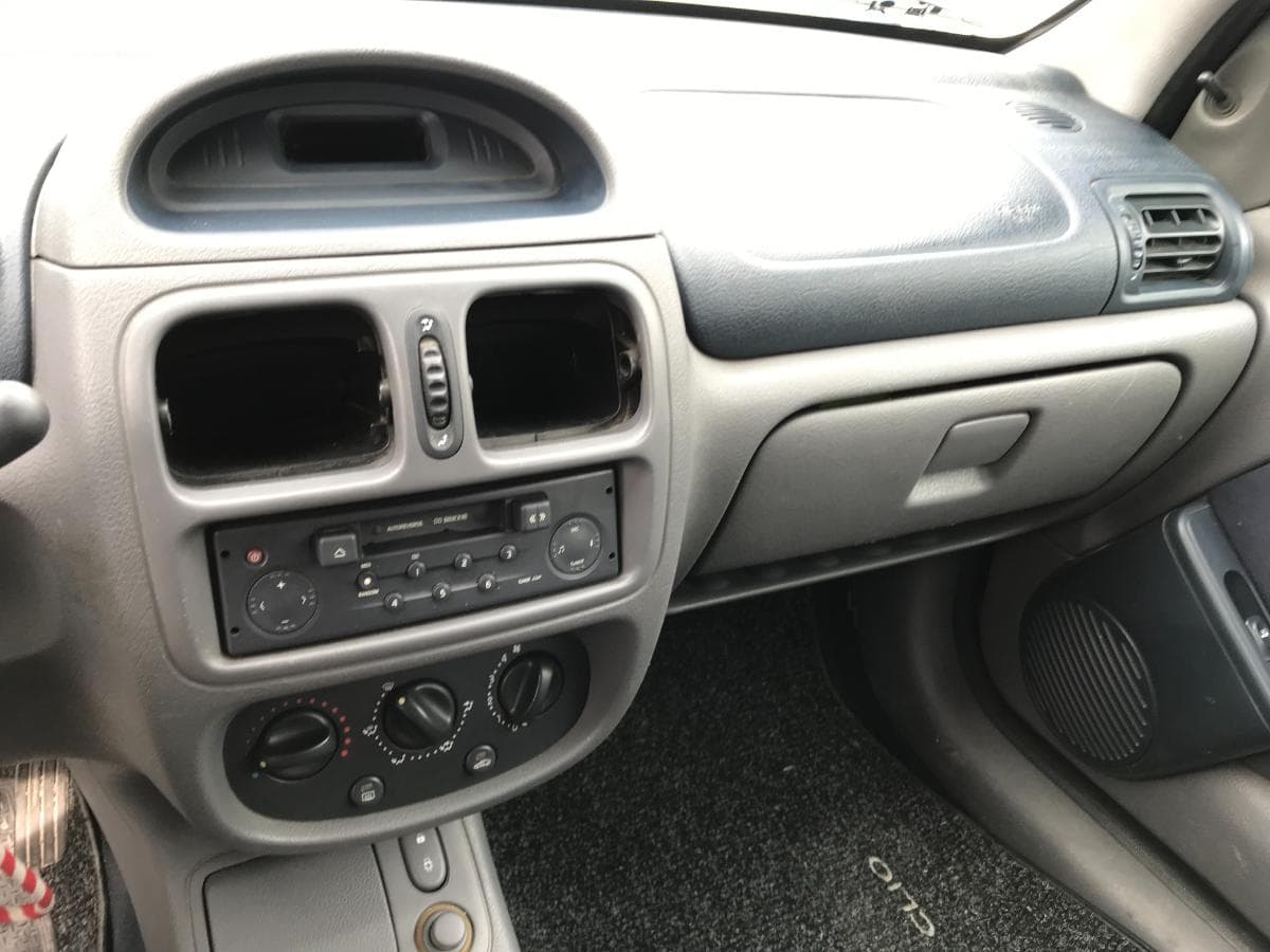 Renault Clio · Ano 2000 — imagen 24