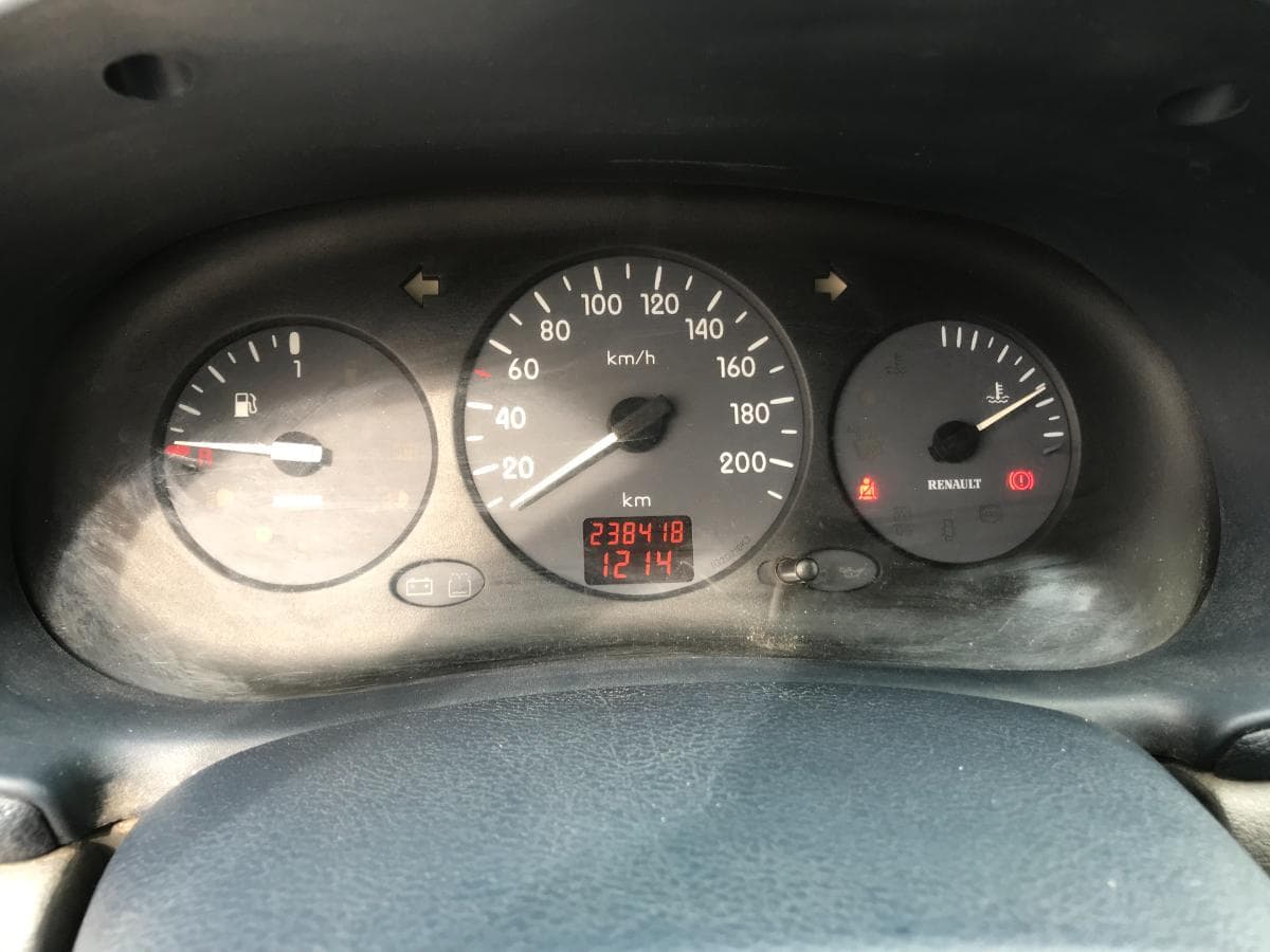 Renault Clio · Ano 2000 — imagen 25
