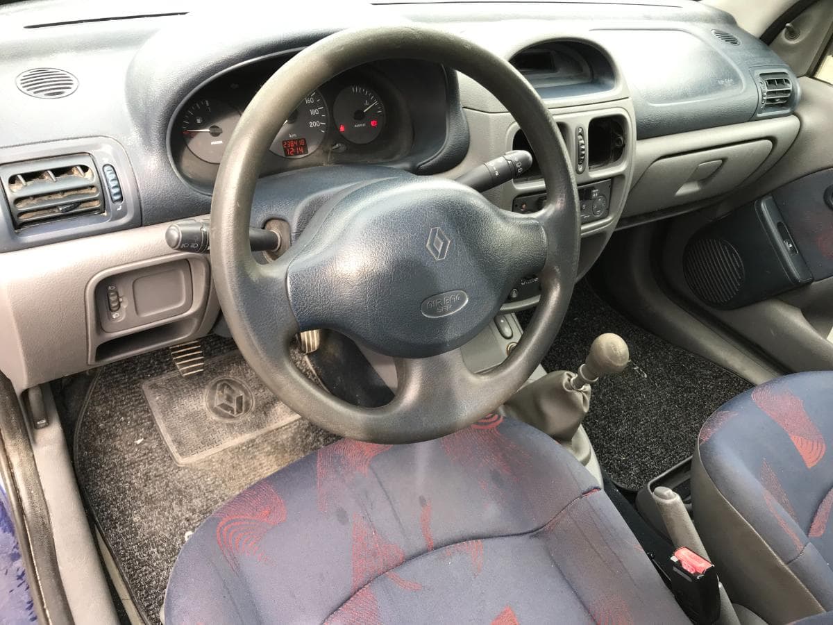 Renault Clio · Ano 2000 — imagen 28