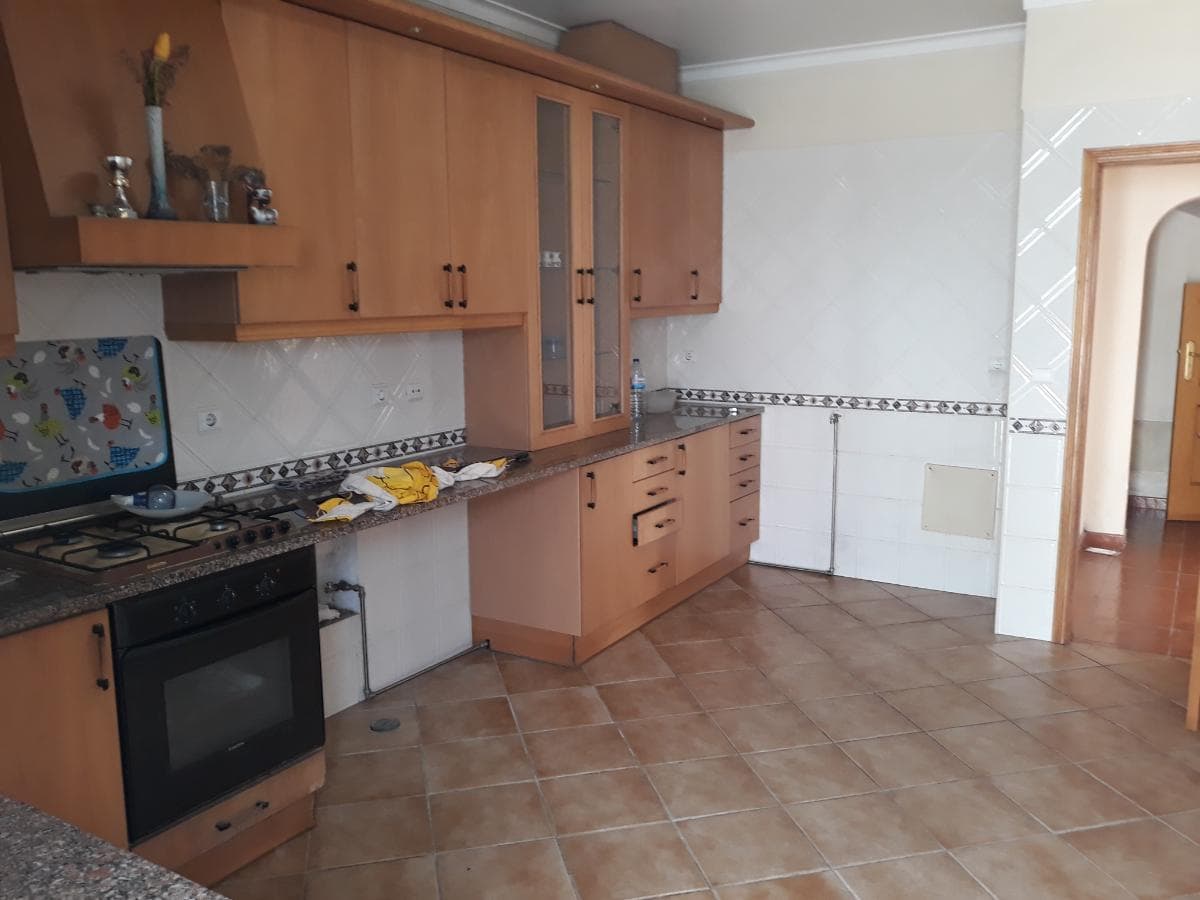 Moradia V3 · Sesimbra — image 3