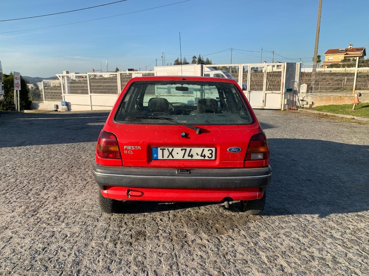 Ford Fiesta 1.1 · Ano 1991 — image 5