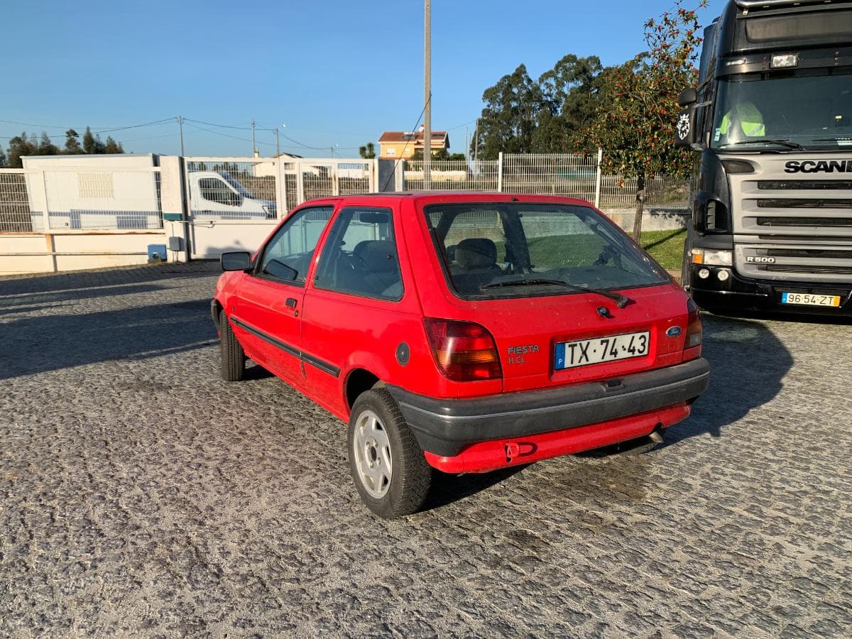 Ford Fiesta 1.1 · Ano 1991 — image 4