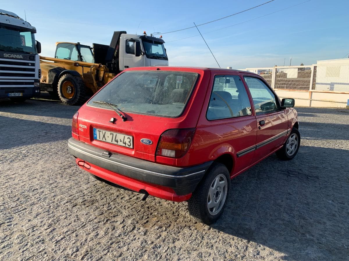Ford Fiesta 1.1 · Ano 1991 — image 6