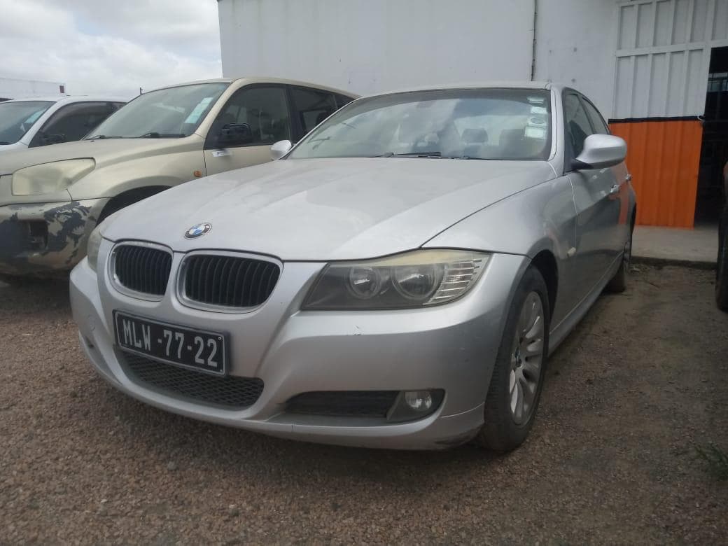 BMW 320i · — imagem 1