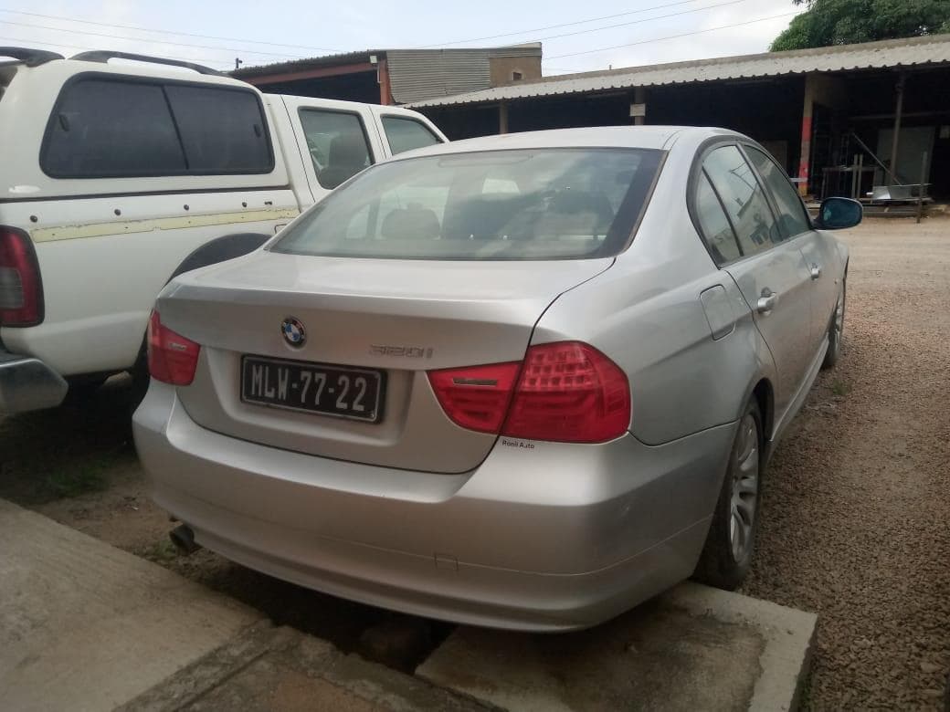 BMW 320i · — imagem 2
