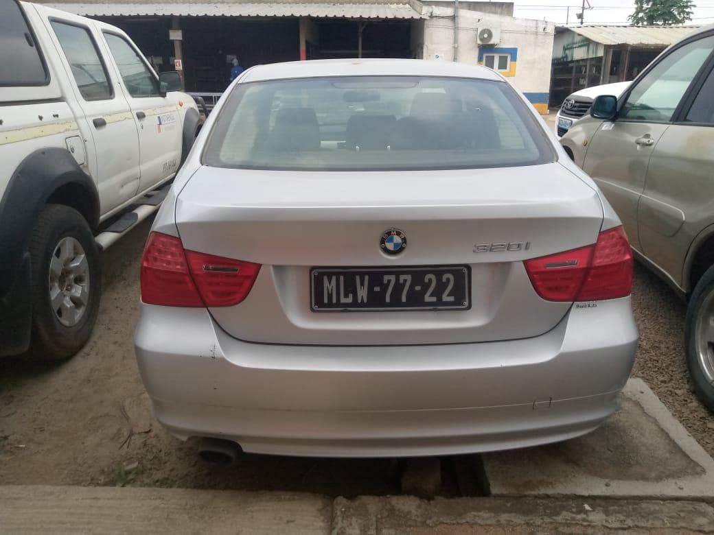 BMW 320i · — imagem 6